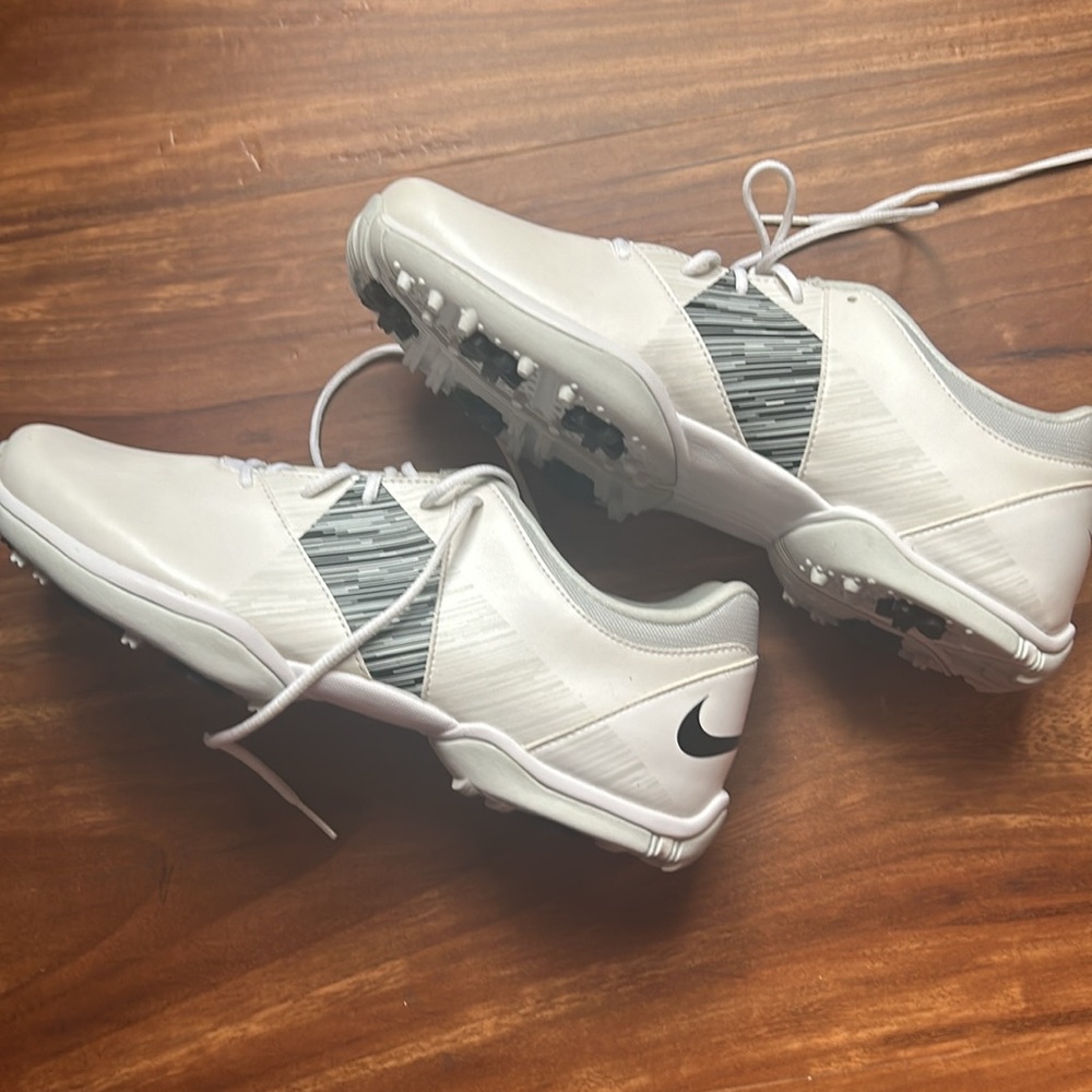 Nike athletic TOC traction at contact Golf ⛳️ sneaker 👟 shoe women’s 9.5